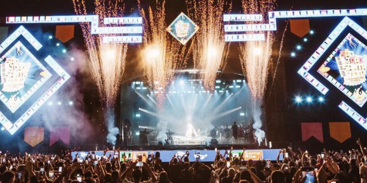 Primeiro dia do São João de Santa Rita reúne multidão na Praça do Povo