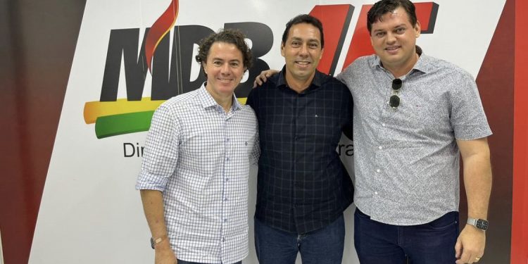 Após se filiar ao MDB, Léo Bandeira se reúne com Veneziano e Taciano para discutir projetos para Lucena