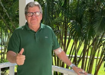 João Azevêdo recebe alta hospitalar após realizar angioplastia