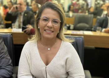 Dra. Jane quer que empresas de energia elétrica e água adequem seus atendimentos aos deficientes visuais