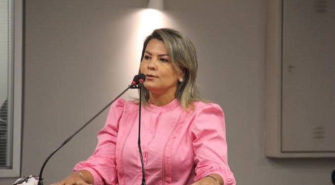 João Azevêdo sanciona projeto de lei que proíbe nomeação de condenados por crimes contra mulher