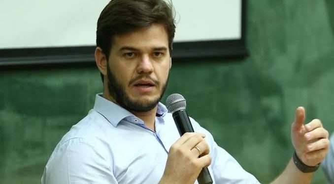 Servidores de Campina Grande aprovam indicativo de greve geral