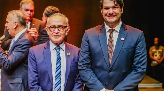 Justiça Eleitoral rejeita ação do MP para cassar mandatos de Cícero e Léo Bezerra