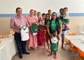 Após mais de 20 anos, prefeitura de Bayeux volta a entregar fardamento escolar