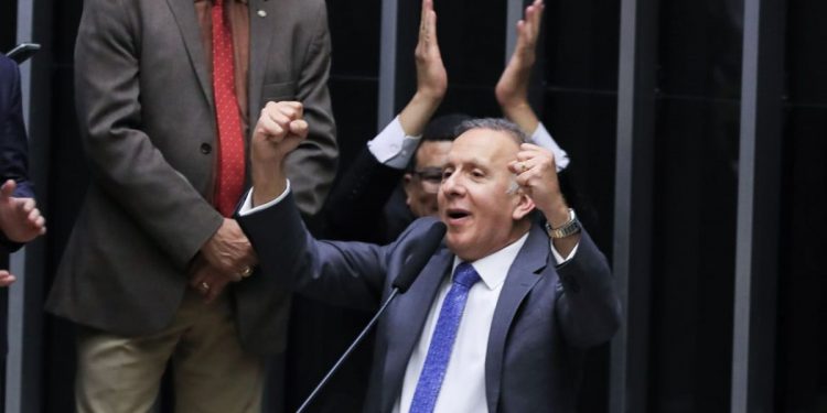Câmara aprova reforma tributária em 1º turno; apenas um paraibano vota contra