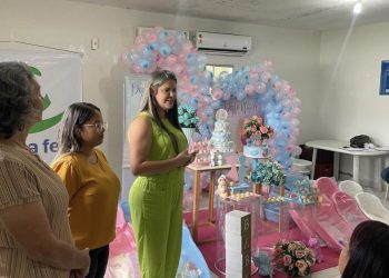 Secretaria de Desenvolvimento Social de Lucena entrega enxovais para mães assistidas em programas do município