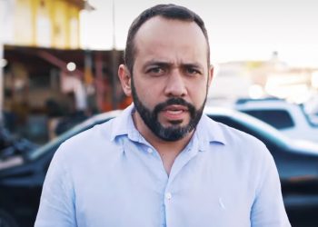 Tido como “amarrado” nos bastidores, empresário de Bayeux é ironizado por Domiciano Cabral