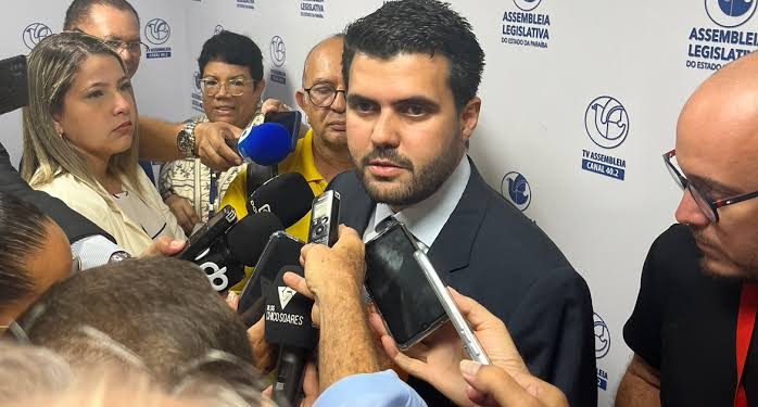 Wilson Filho retoma mandato na ALPB após realizar cirurgia no fêmur