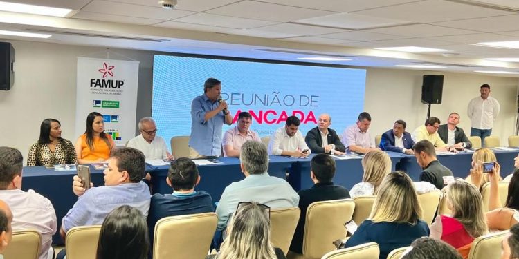 Bancada federal se reúne com prefeitos em busca de soluções para repasse do FPM