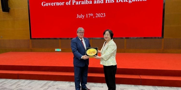 Na China, João Azevêdo consolida parcerias com Universidade de Xangai