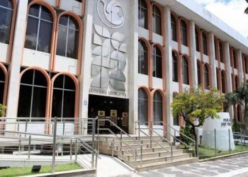 Governador reajusta salário de servidores do Poder Legislativo