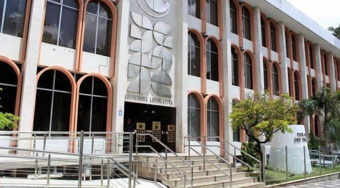 Governador reajusta salário de servidores do Poder Legislativo