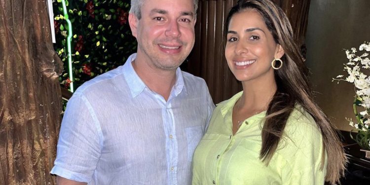 Foto de André Coutinho com esposa de Mersinho gera especulações sobre chapa