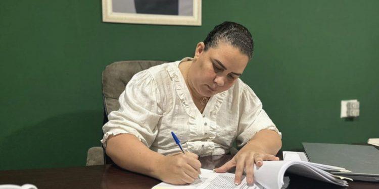 Vice-presidente do TRE vota contra cassação de Luciene, mas julgamento é adiado