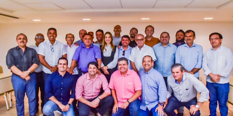 Prefeito de JP e vereadores se reúnem com Daniella para discutir destinação de emendas