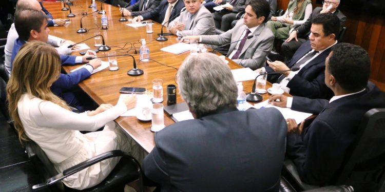 Bancada federal da Paraíba vai à mesa com João para discutir queda no repasse do FPM