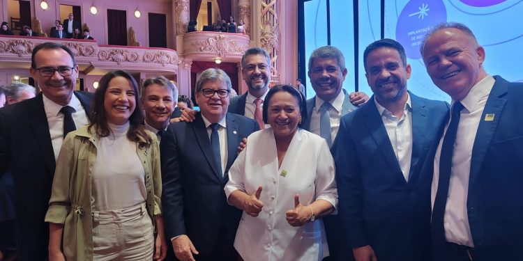 João Azevêdo consegue junto ao governo Lula onze obras estruturantes do PAC