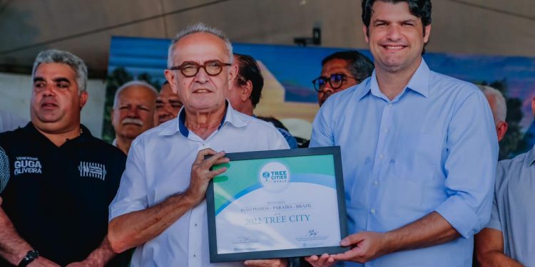 Cícero assina ordem de serviço para construção do primeiro Hospital Veterinário público de JP