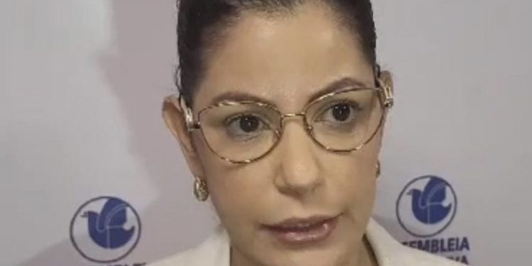 Danielle do Vale expressa indignação por falta de atenção dos deputados em falas de mulheres na ALPB