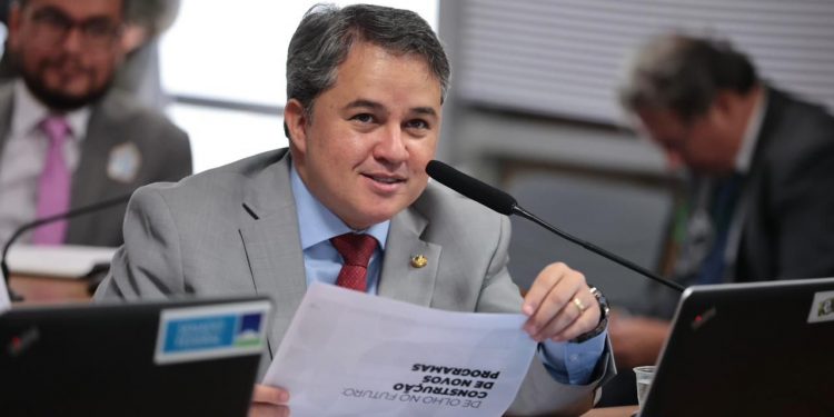 Efraim contempla quatro municípios com mais de R$ 2 milhões em recursos para saúde