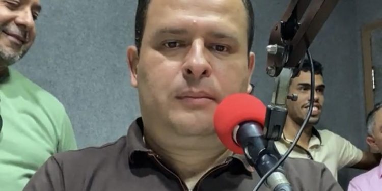 Deputado Eduardo Brito mandou aliado pegar dinheiro com agiota e não pagou a dívida