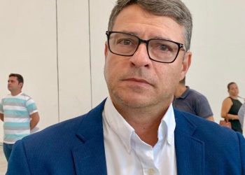 Bastidores: Vitor Hugo pode deixar União Brasil e assumir presidência do PDT