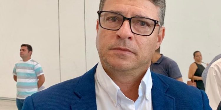 Bastidores: Vitor Hugo pode deixar União Brasil e assumir presidência do PDT