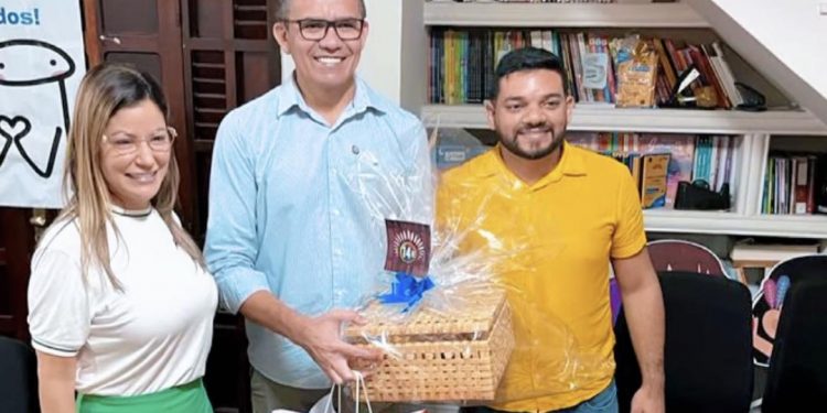 Em Mamanguape, Danielle do Vale cumpre agenda ao lado do secretário de Educação do Estado e realiza visitas em escolas