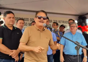 Tião Gomes comemora inauguração de travessias e entrega de ambulância em Serraria