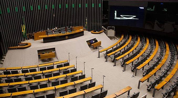 Bancada paraibana na Câmara Federal deve perder duas cadeiras; entenda