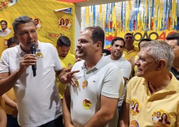 Bastidores: prefeito de Serra da Raiz rompe com Eduardo Brito e fecha com Galdino