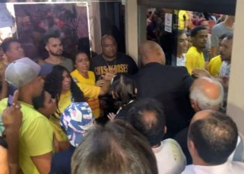 Ambulantes protestam na CMJP contra projeto que ‘privatiza’ Carnaval da Capital