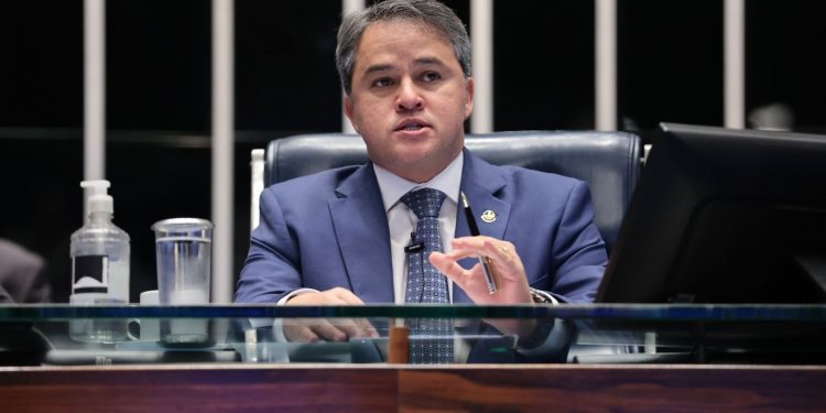Efraim avisa que não aceitará retorno do imposto sindical, após aceno do governo Lula