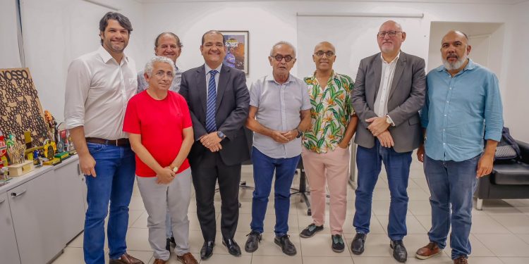 Encontro entre Cícero, Associação Folia de Rua e vereadores discute formato para as prévias carnavalescas de 2024