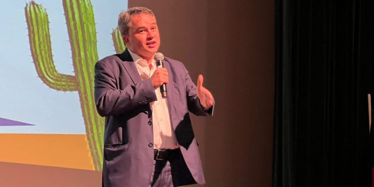 Efraim prestigia o maior encontro de Redes Associativistas voltado para materiais de construção