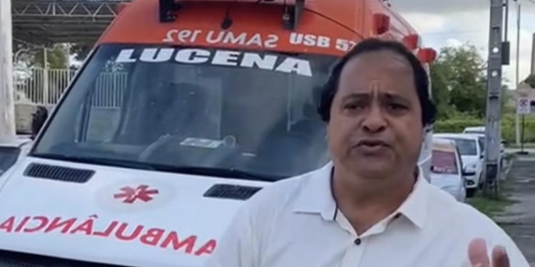 Ex-prefeito de Lucena usa manutenção de ambulância do município para fazer politicagem
