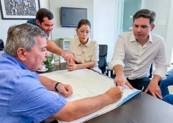 Hugo Motta e Danielle do Vale debatem melhorias para o setor agrícola em reunião na Asplan