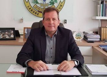 Após protestar contra queda do FPM, prefeito de Sousa quer criar três novas secretarias