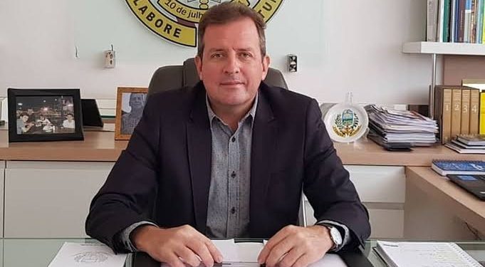 Após protestar contra queda do FPM, prefeito de Sousa quer criar três novas secretarias