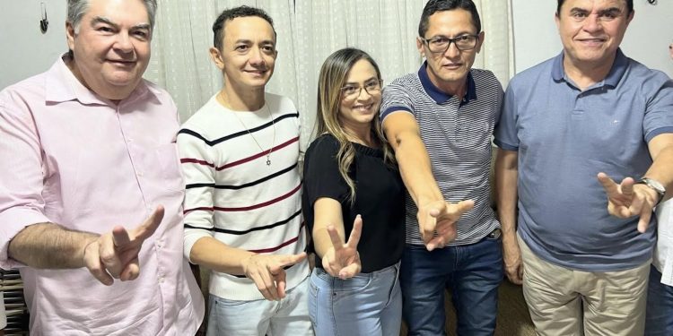 Prefeita do PL rompe com aliados locais e Wellington Roberto e fecha com Santiago