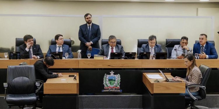 Adriano Galdino nomeia novo Secretário Legislativo da ALPB após morte de Guilherme Benício