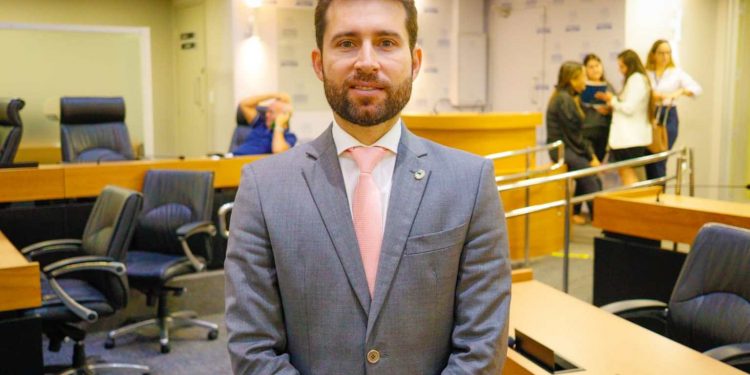 Deputado quer que ensino educacional na Paraíba seja alinhado à realidade regional