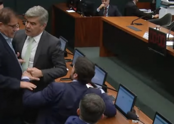 Wellington Roberto diz que vai “arrombar cara de deputado” durante discussão em CPI; assista
