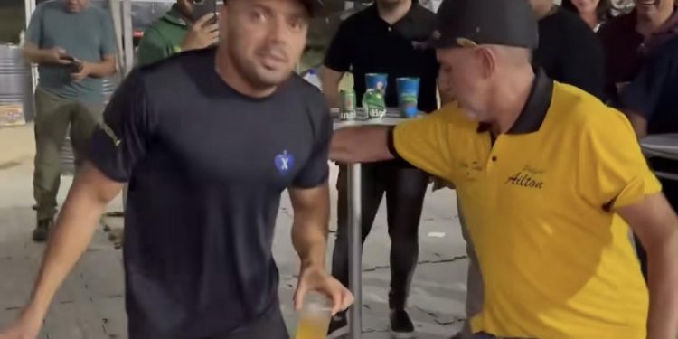 Prefeito paraibano vira chacota de influenciadores após dancinha em vaquejada