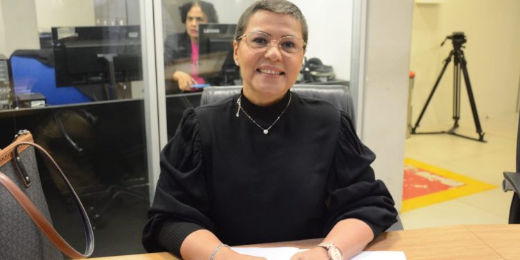 Dra. Jane Panta cobra empenho dos deputados no combate ao feminicídio e pede presença do secretário de Segurança na ALPB