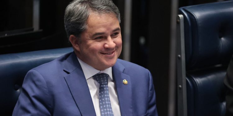 Efraim anuncia mais R$6 milhões em repasses para 13 municípios paraibanos