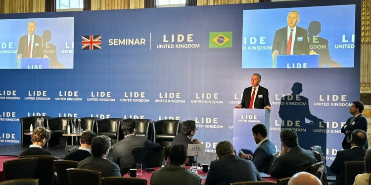 Em Londres, Aguinaldo Ribeiro debate reforma tributária com líderes empresariais e investidores de diferentes países