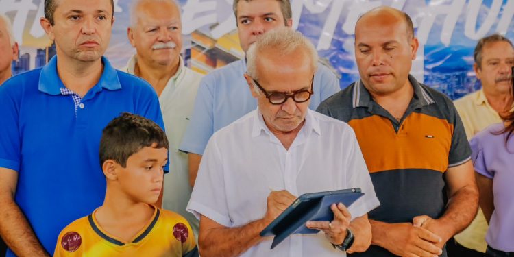 Cícero Lucena anuncia construção de 12 novas unidades de ensino