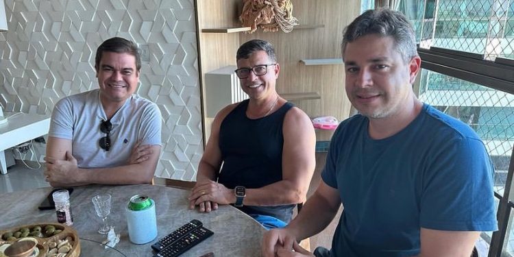 Prefeito de Cabedelo deixa o União Brasil um dia após encontro com Mersinho