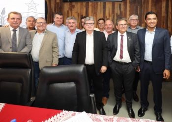 João Azevêdo libera R$ 105 milhões em emendas para os 36 deputados